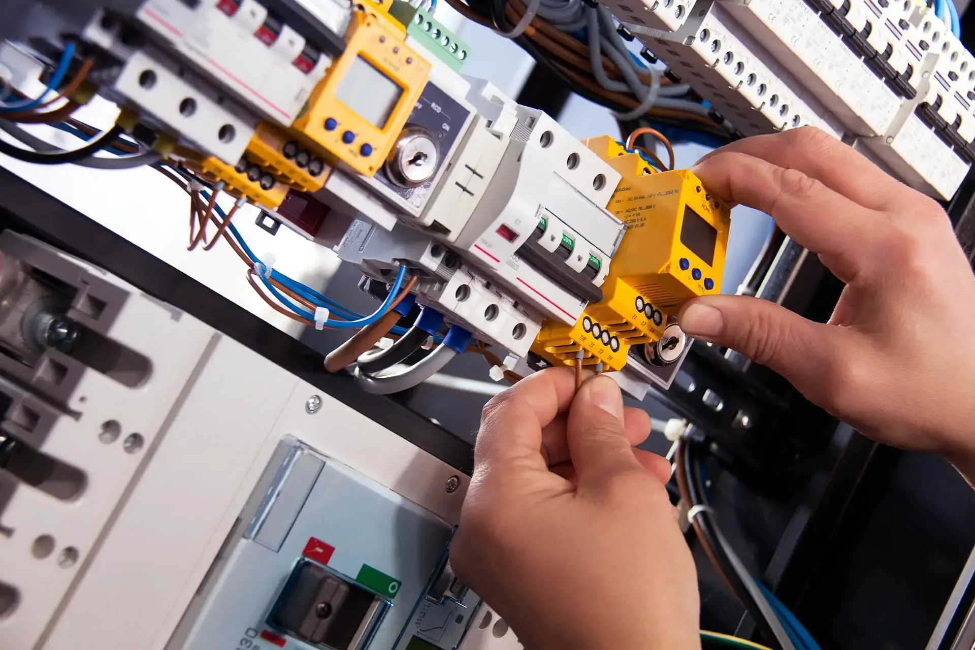 Certified electricians in Merton